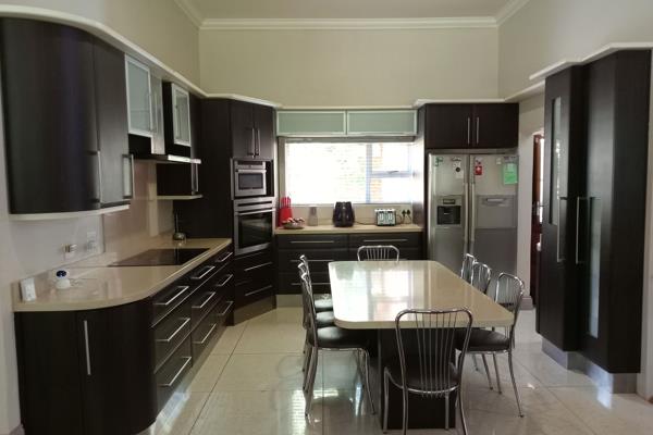 Dream Home in Vanes Estate, Uitenhage Located within walking distance of Muir College ...