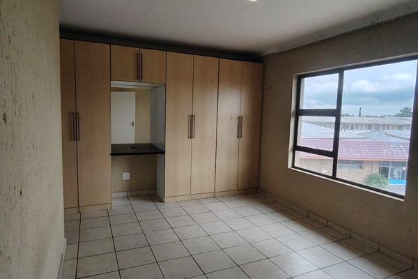 Whatsapp for information!!!
Not pet friendly 
This property consists of
2 Bedrooms
2 Bathrooms
Lounge
Kitchen 
Carport