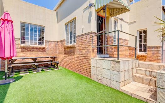 3 Bedroom Townhouse for sale in Radiokop