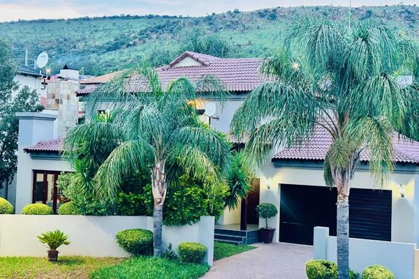 Situated in Homes Haven in Heritage Heights Estate located in a cul de sac is this Beautiful Villa. 
Upon Entrance you are welcomed by ...