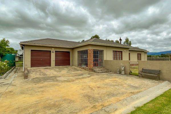 Property Features:
- Bedrooms: 3
- Bathrooms: 2.5
- Spacious living room with natural light
- Open plan kitchen 
- Main bedroom ...