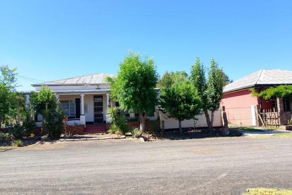 What a great investment...

Lovely home to retire in and rent out the cottage or the other way round.  Peaceful and tranquil ...