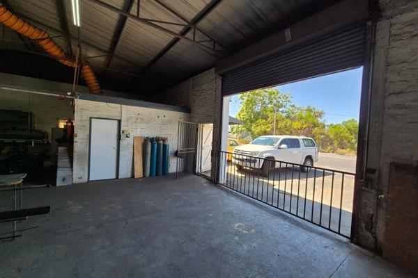 This 736m2 industrial property in Elsies River comprises two adjacent units, offering ...