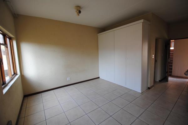 Spacious, open plan Bachelor/Studio apartment with a private garden. 

Kitchen has space for a washing machine as well as good amount ...