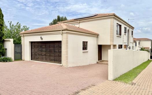 4 Bedroom House for sale in Fourways