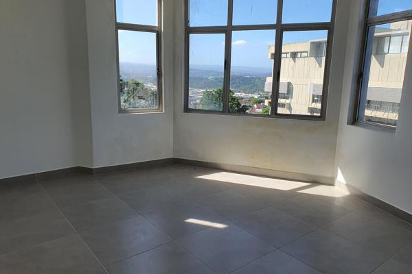 Neat 1 bedroom apartment on Peter Mokaba  Road.
Close to schools, shops and on public transport route.
Perfect for a couple.
No ...