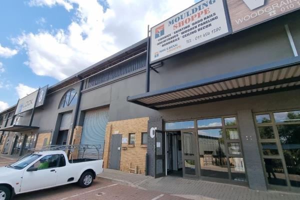 This 303sqm showroom/warehouse unit is located in Eden Crossing, Meadowdale. Positioned ...