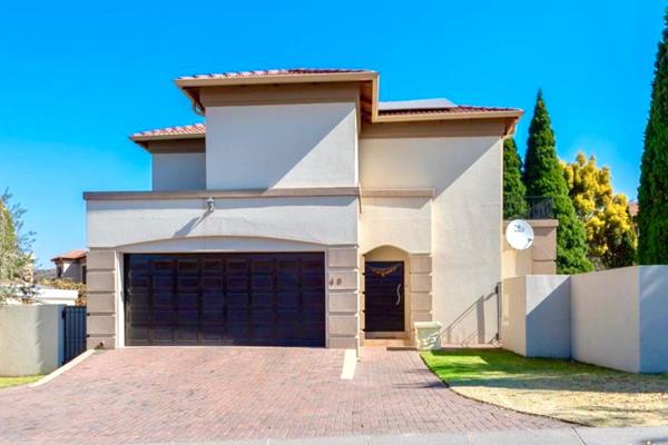 Luxury Living at Its Finest in Prima Vista Estate!


Welcome to this modern masterpiece ...