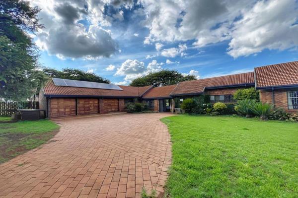 Step into a world of country charm and modern luxury with this impressive smallholding Ideally located just off Garsfontein Road, this ...