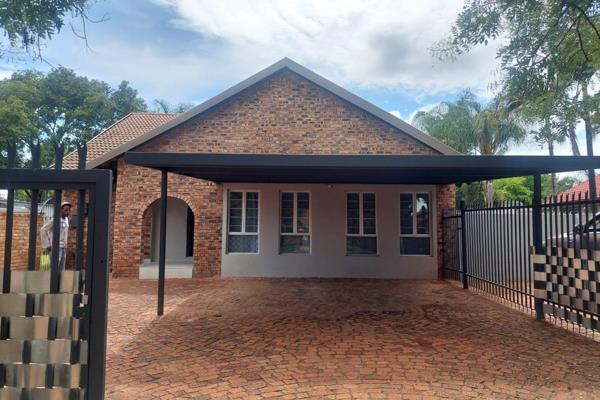 Spacious 3 bedroom house now available!!!
This property offers the following:
2 Bathrooms 
3 Living Areas 
Kitchen
Swimming ...