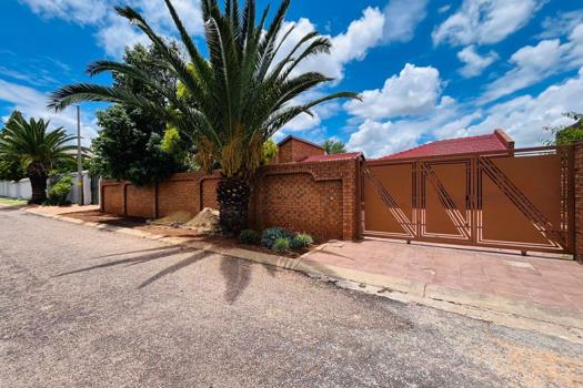 4 Bedroom House for sale in Spruit View