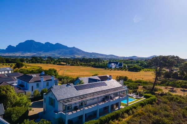 Exclusive dual mandate
 
Privately nestled amidst the Fynbos Reserve bordering Valentia farm, this one of a kind home combines  luxury ...