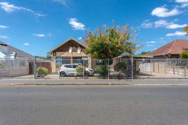 Situated in the heart of Oakdale, this 3 Bedroom home with flatlet and ample parking with 2 entrance gates and the potential to drive ...