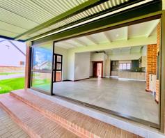 Townhouse for sale in Boschkop AH