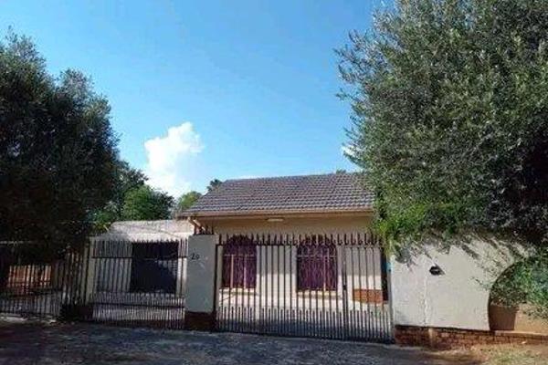 Very beautiful 3 bedroom house in Riviera park for sale for R1,450,000
3 fitted bedrooms 
 Bathroom 
2 Dining areas
2 kitchens
Huge ...