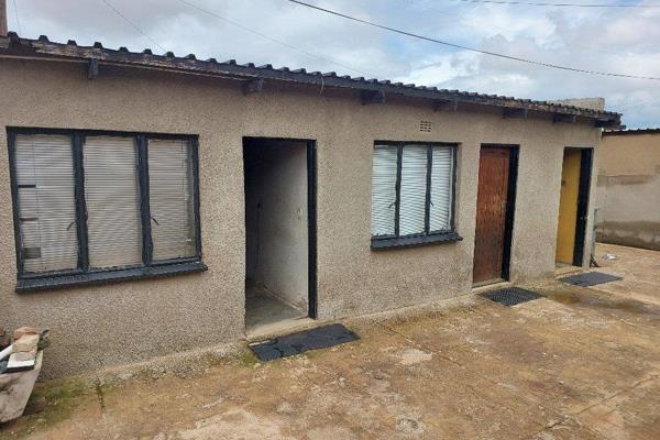 This property is located in a nice part of Vosloorus close to all necessary amenities including schools, shops, clinics, easy access to ...