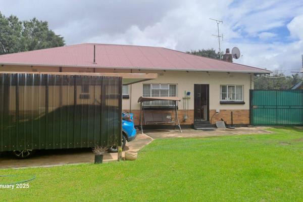 This exciting property boast a beautiful large piece of land 1264 Square metres. Beautiful well maintained garden, Lapa with Braai ...