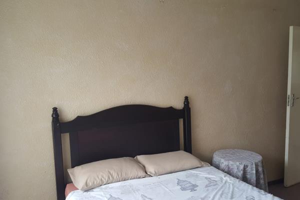 Available ..
Spacious 1 Bedroom  cottage 
Safe area.  Ideal for Christian non smoking single person. 
Neat unit, open plan ...