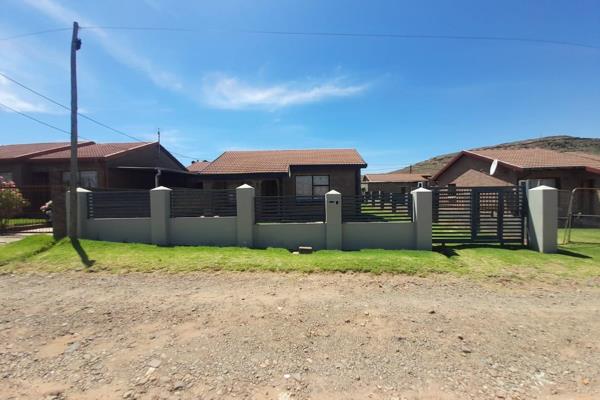 Exclusive sole mandate!!!
A secure and cozy 2 bedroom house is up for sale in Bluegumbosch, in addition to the 2 bedrooms, property has ...