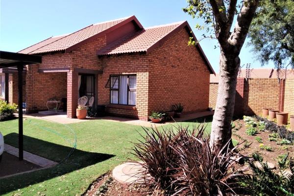 This loose standing unit  is located in the Wilgers Retirement Village At the East of Pretoria.  Very private with a beautiful ...