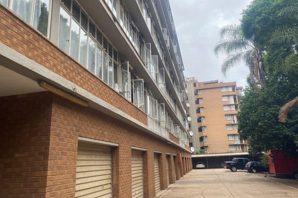 Step aside to discover this gem of a flat in quite side of Sunnyside. Looking for great investment this is definitely the one. These 3 ...