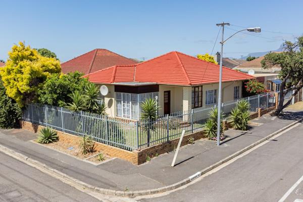 Great investment and family Home with Separate Flatlet – The Perfect Blend of Comfort, Versatility and built for additional income!
Welcome to a home that offers the ideal setup for family living, complete with a separate flatlet ...