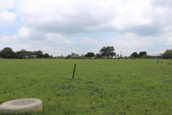 This spacious 1,983 m2 vacant land in Oranjeville is ideally located just 300 meters from the beautiful Vaaldam, offering the perfect ...