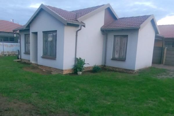 House to rent in buhle Park, #klipportjie

Property features
. 3 Bedrooms 
.1 bathroom
. Fitted Kitchen with built in cupboards
. ...