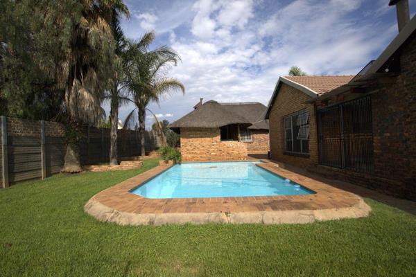 Versatile Family Home in Verwoerdpark – Perfect for Work and Play!

This cozy family home in Verwoerdpark is more than meets the eye. ...