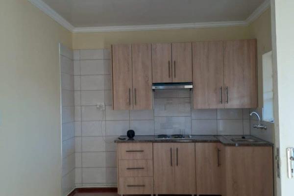 Newly renovated flat in kwgomoditse flats
2 bedrooms all fitted with wardrobes ...