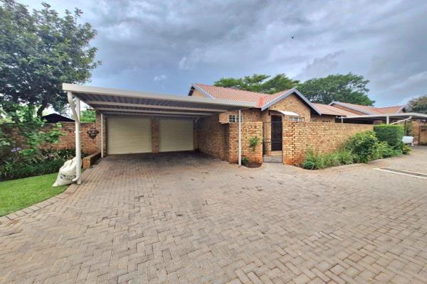 easy on the eye - easy on the budget

this unit is in a security estate - built on a 426 m 2 stand - the garden is huge and ...