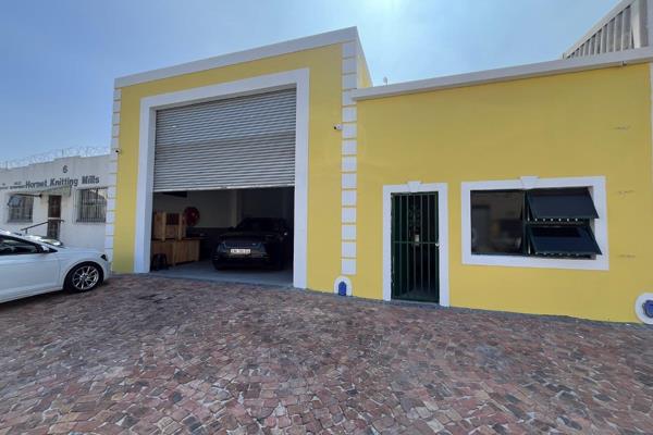 This 220m2 industrial unit is situated in the very popular node of Parow east, and is perfectly suited for light industrial activities ...