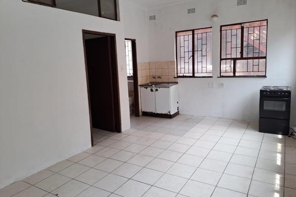 This 40-square-meter, fully tiled 1-bedroom flat on the 1st floor offers pre-paid ...