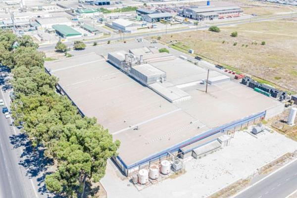 Prime and expansive &#177;9 500m&#178; warehouse situated in an ideal location in a ...