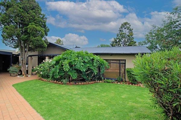 Welcome to this 5 bedroom family home situated in Witpoortjie and close to all ...