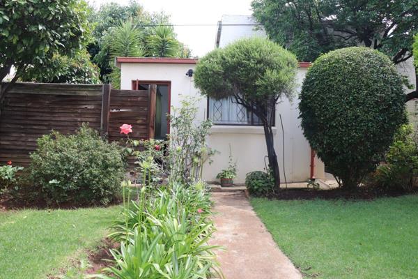 This Garden Cottage is perfect for a single professional or student looking for a quiet ...