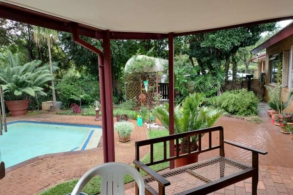 UPMARKET 4-BEDROOM FAMILY HOME

IMAGINE: You are sitting on the covered patio ...