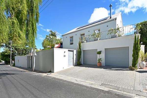 Exclusive Mandate
NEWLANDS VILLAGE!
Palmboom Perfection! Contemporary and chic ...