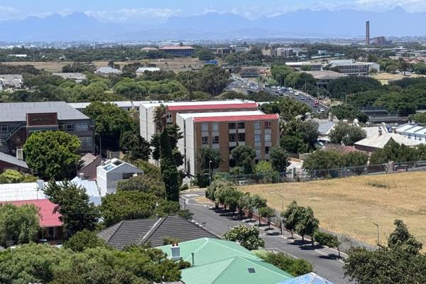 Two Bedroom Apartment At Serengeti
Balcony with Mountain Views
Undercover Lock-up garage
Convenient location on the Jamie shuttle ...