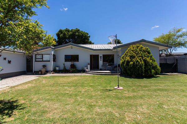 Discover this beautifully renovated family retreat located in the heart of Brackenfell, just a short walking distance from Brackenfell ...