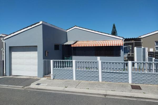 3 bedroom home for sale in Portlands
built in cupboards in main bedroom
Spacious, fully fitted kitchen
fully tiled family bathroom and ...