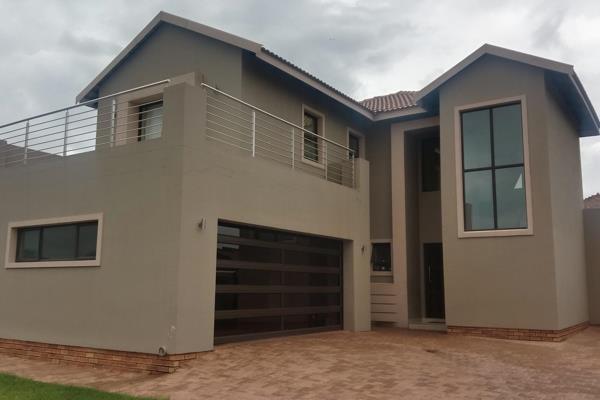 A 3 bedroom house for sale in Sandton of the East, Helderwyk Estate Brakpan as it is known of its expensive taste and beautiful designs ...