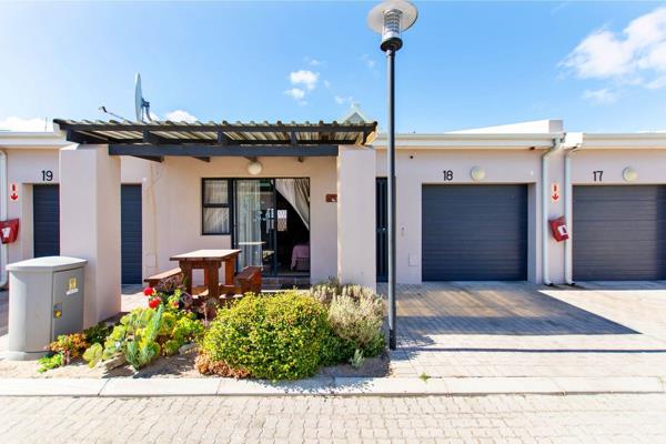 Come and enjoy the quiet life in Velddrif. This property is perfect for anyone looking to enjoy a tranquil lifestyle. 
This property ...