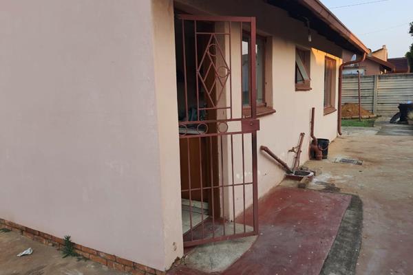 Welcome to this charming 2-bedroom home situated in the vibrant neighborhood of Mamelodi. With its affordable price and excellent ...