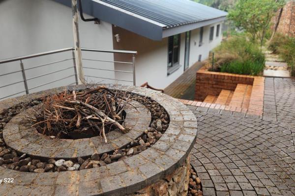 Fully furnished garden cottage available in Groenkloof.

This spacious, open plan apartment is suitable for a single professional. ...