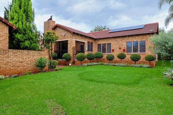 Charming 3-Bedroom, 2-Bathroom Townhouse for Sale in Ruimsig!
This beautifully ...