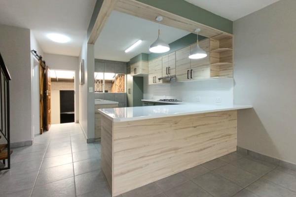 Modern Duplex Townhouse in South Crest – Stylishly Renovated

Step into this stunning ...