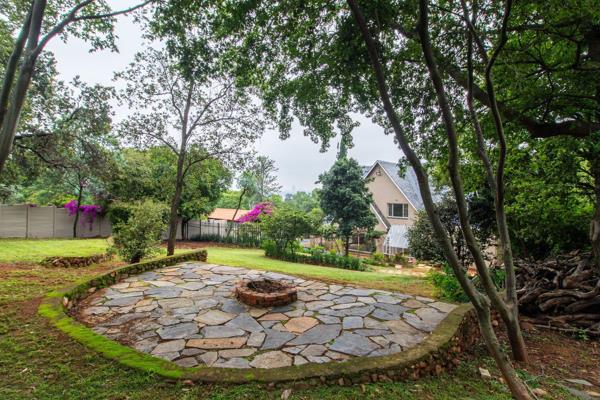 BEST OFFER FROM R 2 499 000/EXPECTING SELLING PRICE R 3 499 000
This beautifully maintained double-story family home in Northcliff is ...