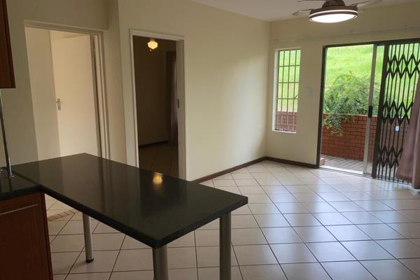 This first floor unit is located in a secure complex.

Very neat and well taken care of, this unit ticks the right boxes.

With 3 ...