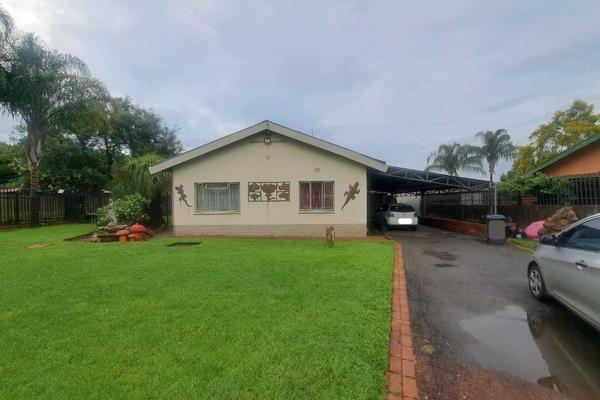 Ideal for the Big Family or Investor!  Stunning 3 bedroom house with 5 Bedroom garden flat in Claremont (PTA) 

Main House Features:
- ...